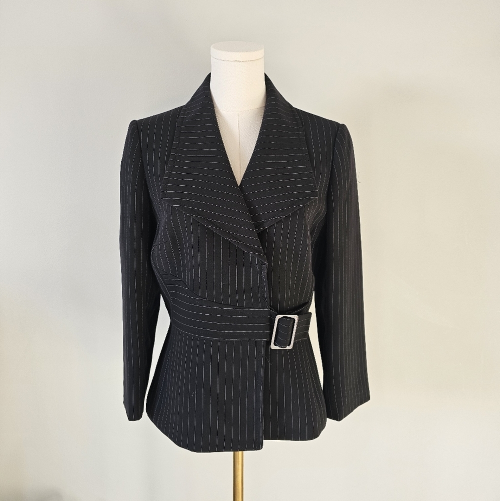 Tahari Arthur S. Levine 6 Women's Black Pinstripe Blazer